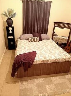 2 habitaciones, tabla de planchar con plancha, wifi y ropa de cama