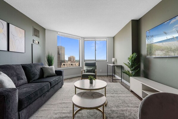 TV - Downtown 1bd Sky Lounge Pool Gym  D (Minneapolis)