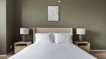 1 bedroom, desk, WiFi, bed sheets