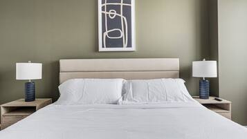 2 bedrooms, desk, WiFi