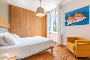 3 chambres, fer et planche à repasser, Wi-Fi gratuit, draps fournis