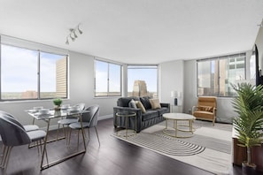 TV - Luxury Downtown Condo • Free Parking/Spa/Pool/Gym (Minneapolis)