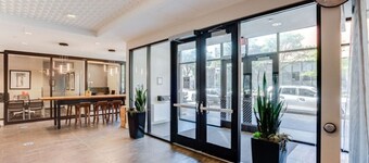 Luxury Downtown Condo • Free Parking/Spa/Pool/Gym