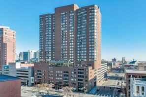 Exterior - Luxury Downtown Condo • Free Parking/Spa/Pool/Gym (Minneapolis)