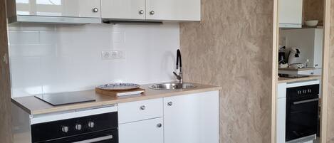 Micro-ondes, four, plaque de cuisson