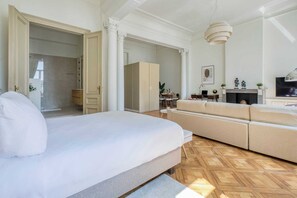 1 chambre, bureau, fer et planche à repasser, Wi-Fi gratuit
