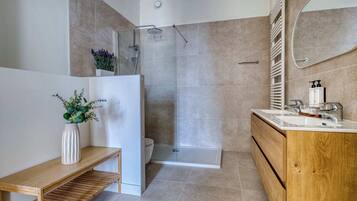 Hair dryer, towels