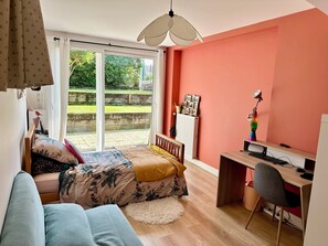 3 habitaciones, tabla de planchar con plancha, wifi y ropa de cama 
