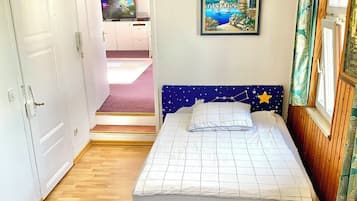 2 soveværelser, skrivebord, strygejern/strygebræt, weekendseng