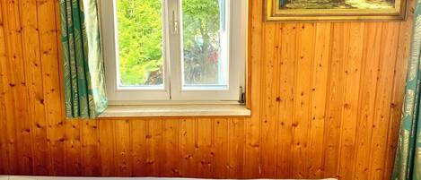 2 soveværelser, skrivebord, strygejern/strygebræt, weekendseng