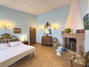 Tweepersoonskamer, uitzicht op heuvels | Gratis wifi, beddengoed