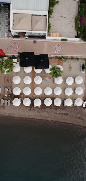 Playa privada y servicio gratuito de transporte a la playa