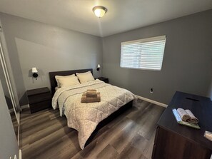 3 soverom, strykejern/-brett, wi-fi og sengetøy