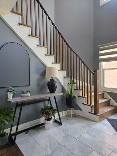 Luxury home 4BR, Pool, & 5 Mins to 401