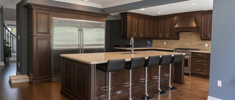 Mikrowelle, Ofen, Herdplatte, Geschirrspüler