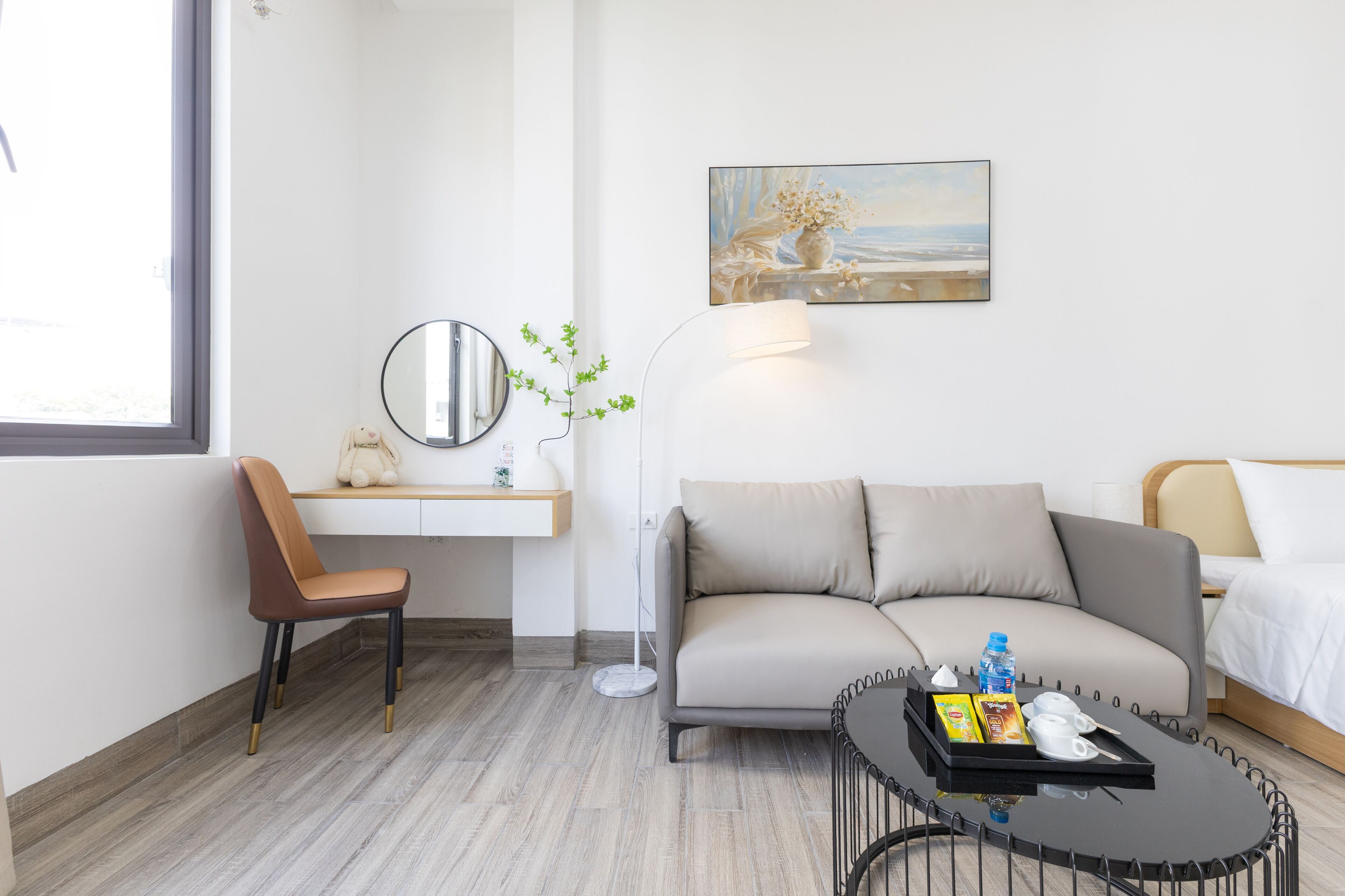 Deluxe Room, 1 Queen Bed, City View | Desk, free WiFi