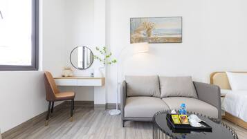Deluxe Room, 1 Queen Bed, City View | Desk, free WiFi