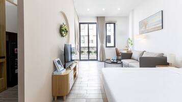 Deluxe Room, 1 Queen Bed, City View
