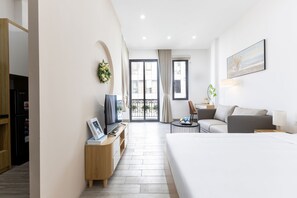 Deluxe Room, 1 Queen Bed, City View