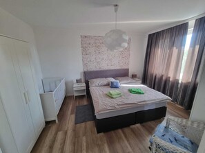 1 habitación, cuna de viaje, wifi gratis y ropa de cama
