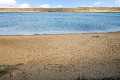 Beautiful family-friendly apartment by the lake