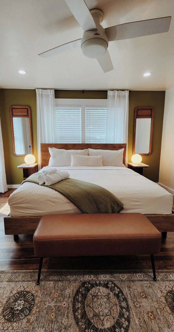 3 bedrooms, iron/ironing board, WiFi, bed sheets