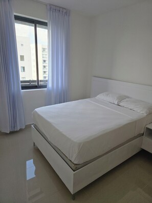 3 slaapkamers, een strijkplank/strijkijzer, wifi, beddengoed