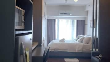 Iron/ironing board, WiFi, bed sheets