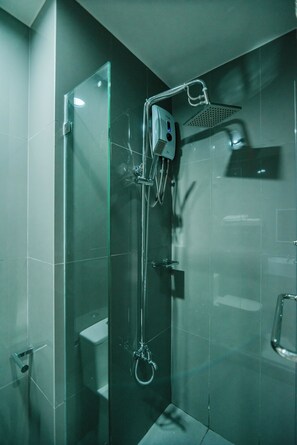 淋浴設備、風筒、坐浴桶、提供毛巾