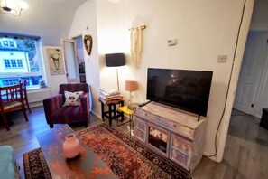 Smart TV, books, video library - Bright cozy apartment in North Cotswolds (Shipston-on-Stour)
