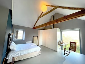 6 bedrooms, desk, iron/ironing board, free WiFi - Restored character cider house in Carnac (Carnac)