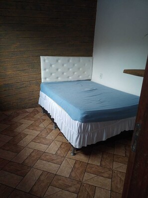 3 chambres, fer et planche à repasser, Wi-Fi, draps fournis