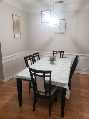 Dining - 4-bedroom cozy house in charming Charlotte with WiFi, AC, home Security and love (Charlotte)