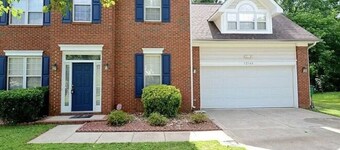 4-bedroom cozy house in charming Charlotte with WiFi, AC, home Security and love