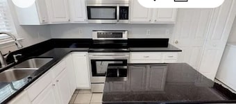 4-bedroom cozy house in charming Charlotte with WiFi, AC, home Security and love