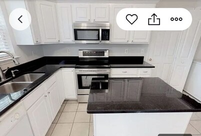 4-bedroom cozy house in charming Charlotte with WiFi, AC, home Security and love