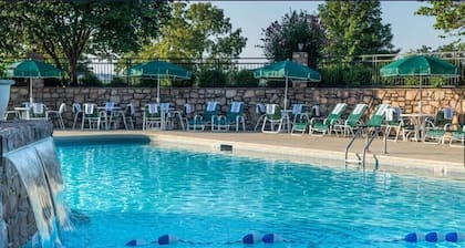 1 Bedroom Cozy Villa / Sleeps 4! Availability July 20th to July 27th!
