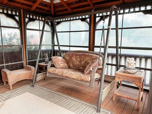 TV, fireplace - 3 bd/ 10 min to dwtwn/Washer-Dryer (Indianapolis)