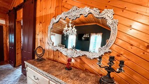 A wooden interior with a large ornate mirror, a dresser with drawers, and a chandelier. - 3 bd/ 10 min to dwtwn/Washer-Dryer (Indianapolis)