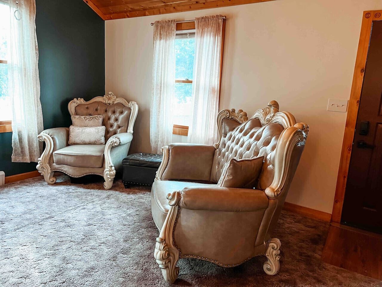 Una televisión, una chimenea