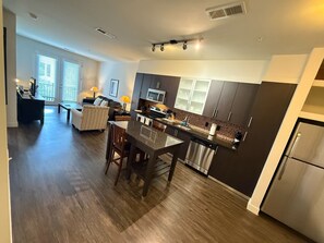 Interior - Chic 1-bedroom apartment with fitness room, WiFi in enjoyable Arlington (Arlington)