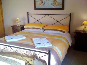 House | 5 bedrooms, individually furnished, iron/ironing board