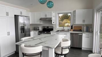 冰箱、微波炉、烤箱、炉灶