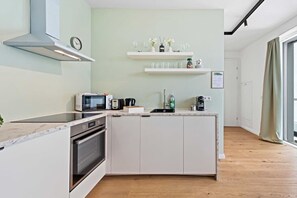 Kühlschrank, Mikrowelle, Ofen, Geschirrspüler