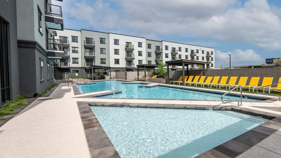 Landing Phoenix Warehouse District