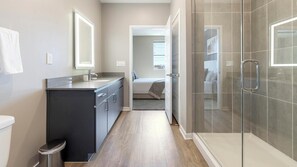 Apartment (2 Bedrooms) | Badezimmer