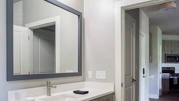 Huoneisto, 1 makuuhuone | Kylpyhuone | Suihku, ilmaiset hygieniatuotteet, hiustenkuivaaja, pyyhkeet