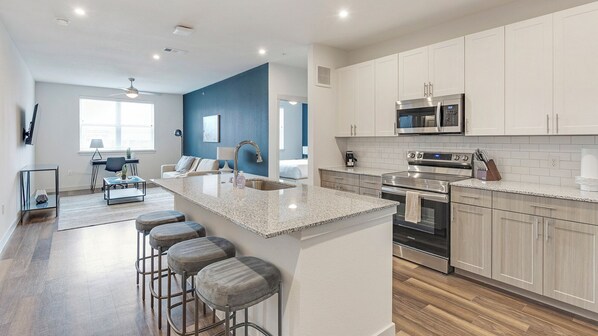 Apartment, 2 Bedrooms | Private kitchen | Microwave, oven, stovetop, dishwasher - Landing Royse City (Royse City)