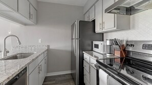 アパートメント 1 ベッドルーム | 専用キッチン | 電子レンジ、オーブン、コンロ、食器洗い機