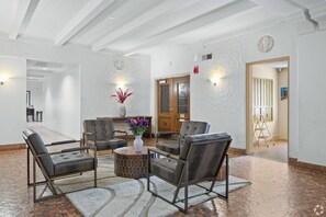 Lobby - Landing Apartments Dayton (Dayton)